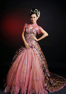 Model Gaun Kebaya Batik Pengantin