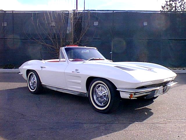 Em 1963 foi introduzido no mercado o Corvette Sting Ray coup baseado no 