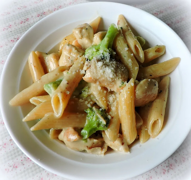 One Pan Chicken Broccoli Alfredo Pasta