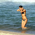 Sophie Charlotte curte praia no Rio e exibe corpão