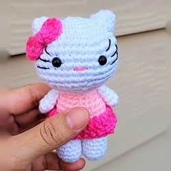 Hello Kitty amigurumi