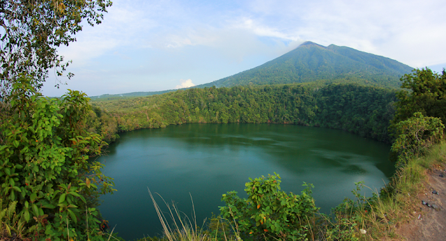 Lake Tolire�Ternate Attraction with Million Mystery
