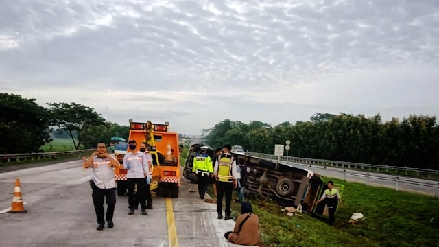 Empat Warga Kebumen Meninggal Kecelakaan di Tol Cipali