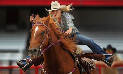 Most Dangerous Moment of Rodeo Seen On www.coolpicturegallery.us