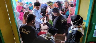 Pemuda Melayu Kapuas Hulu Bagikan Paket Sembako di Empat Kecamatan