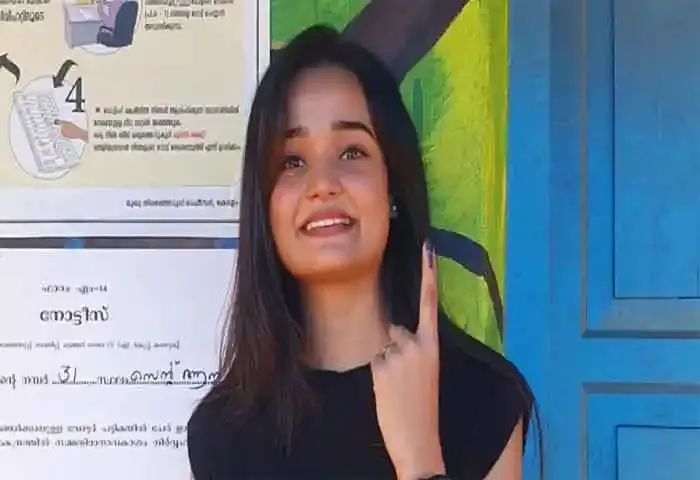 Actress Meenakshi excitedly casts first vote, says 'Now, I also get to choose who leads', Kottayam, News, Actress Meenakshi, Casts First Vote, Lok Sabha Election, Politics, Media, Kerala News
