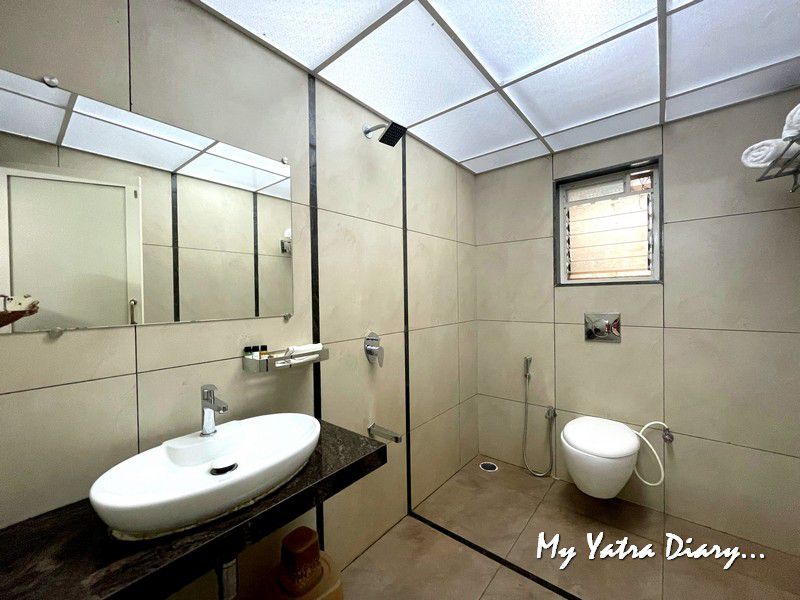 Hotel Sadhana Executive Dapoli Maharashtra Review Bathroom