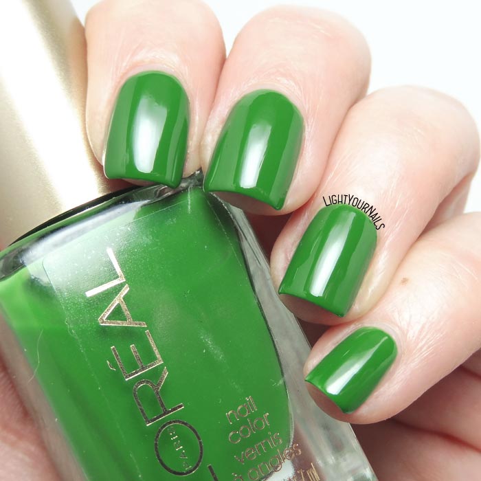 Smalto verde lacca L'Oreal Hyde Park green creme nail polish #nails #loreal #lightyournails