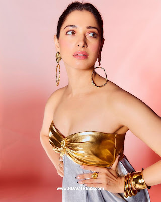 Tamanna Latest deep cleavage Hot HD~RP. (36 min) ... Actress Tamanna Bhatia Hot Navel Cleavage in Saree | Backless | Bollywood Tamil Telugu