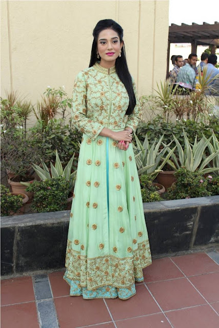 Amrita Rao cute pics in traditional wear 