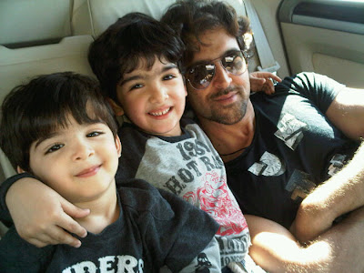Hrithik Roshan with her kids