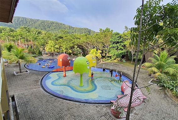 Kolam Renang Anak di Dayang Resort Singkawang