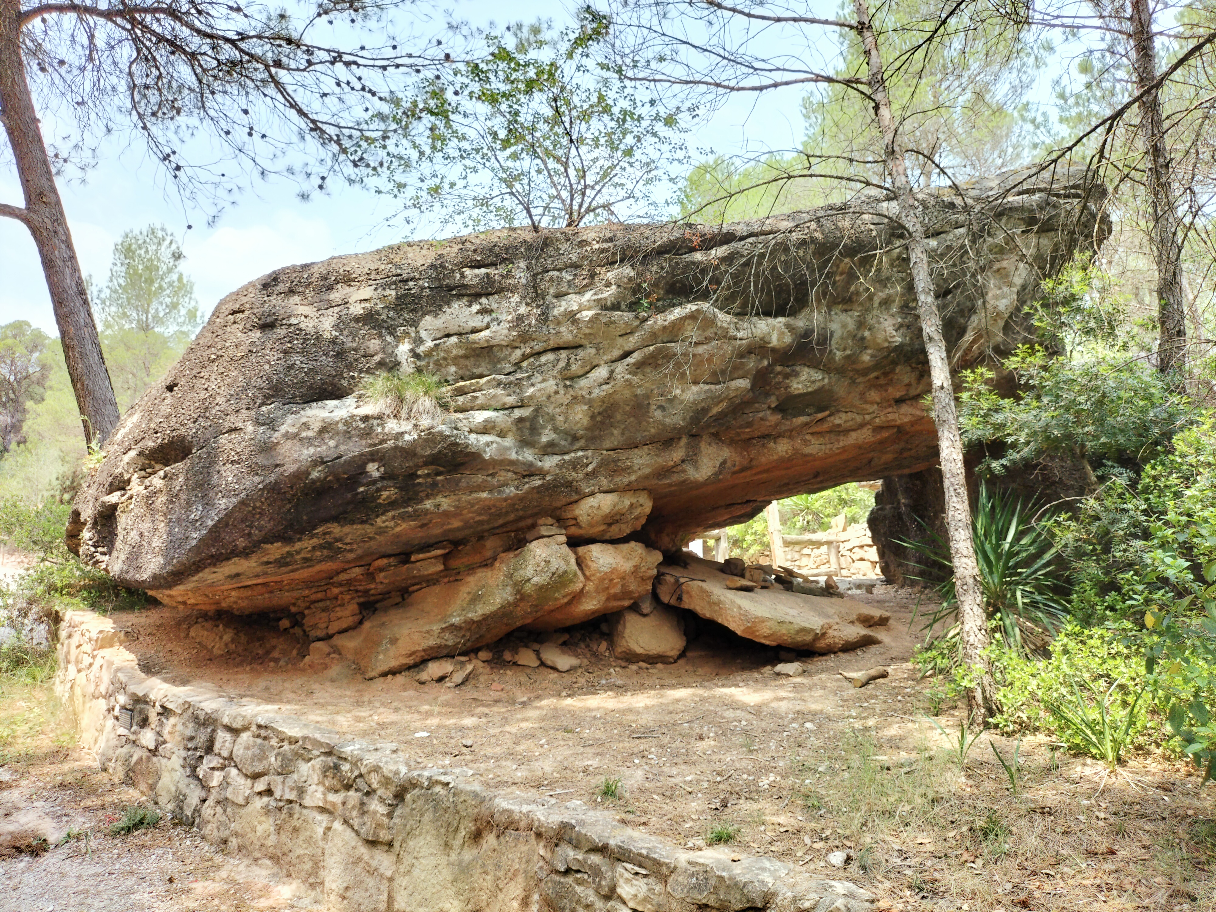 Roca a prop de Torres de Fals