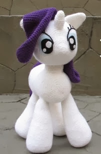 http://littleyarnfriends.com/post/56775553323/crochet-pattern-my-little-pony-rarity-cuddle-size