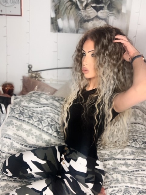  Paperbag, paperbag trousers, camo trousers, camo print, camo high waisted trousers, casual trousers, trousers, white camo, wavy hair, natural makeup, 80s vibe, femme luxe, femme luxe finery, luxegal, high stress, high end, fashion blogger, review, gifted