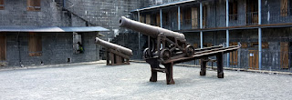 Kanonen im Innenhof des Fort Adelaide