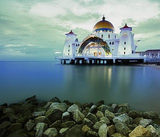 Foto 7 Masjid di Dunia Yang Berarsitektur Terapung 