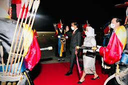 Jokowi dan Ibu Iriana Tiba di Seoul 