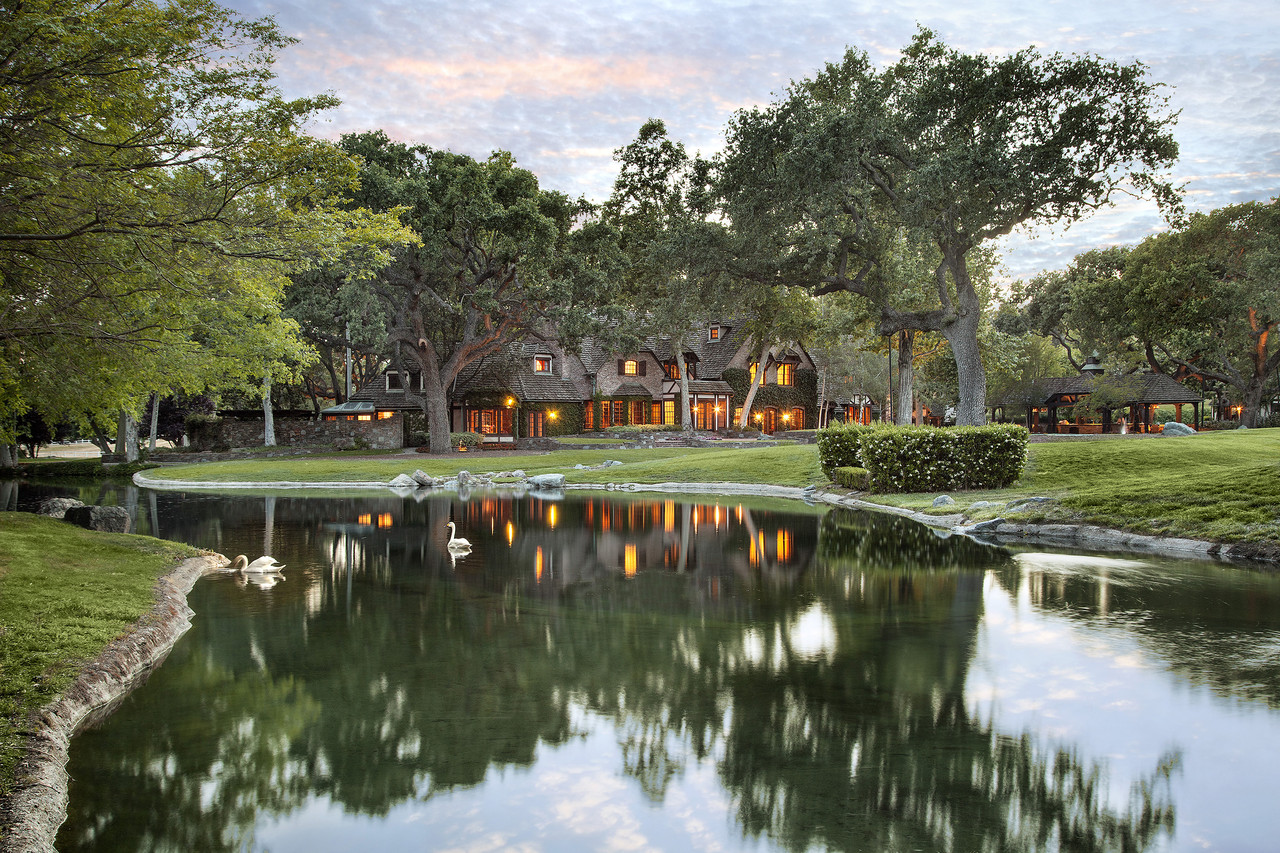 MICHAEL JACKSON'S NEVERLAND RANCH SELLS FOR $22 MILLION