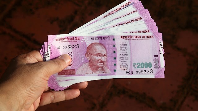RBI withdraws Rs 2,000 notes from circulation 