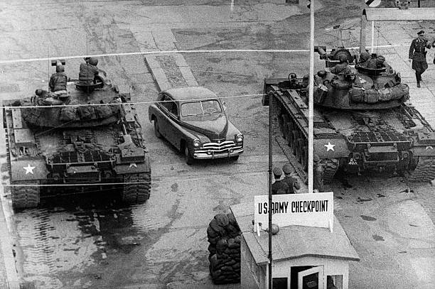 15 Foto Pada Masa Perang Dingin - The Cold War Photos (Images)
