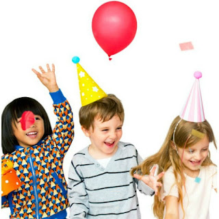 25 SUPER FUN WAYS FOR KIDS TO CELEBRATE THEIR BIRTHDAY!!  Great ideas here. (birthday traditions) #birthdaytraditions #birthdaytraditionsforkids #waystocelebratebirthday #birthdayideasforkids 