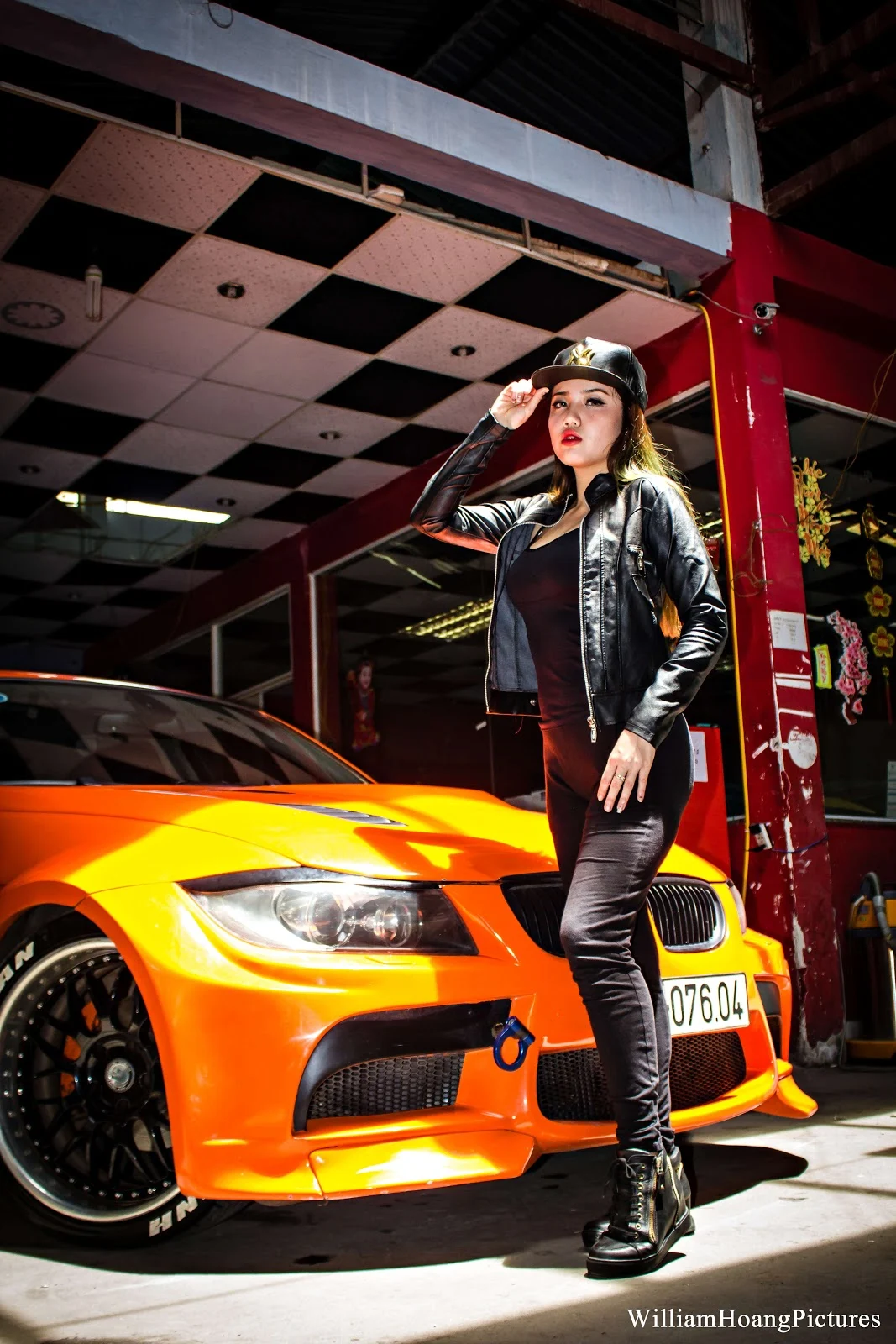 Vẻ đẹp ma mị của hot girl bên cạnh xế độ BMW M3 GTRS3