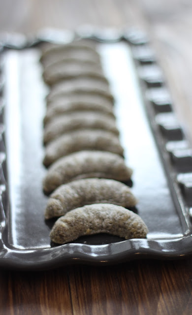 croissant aux graines de pavot , noel autrichien , mohnkipferl