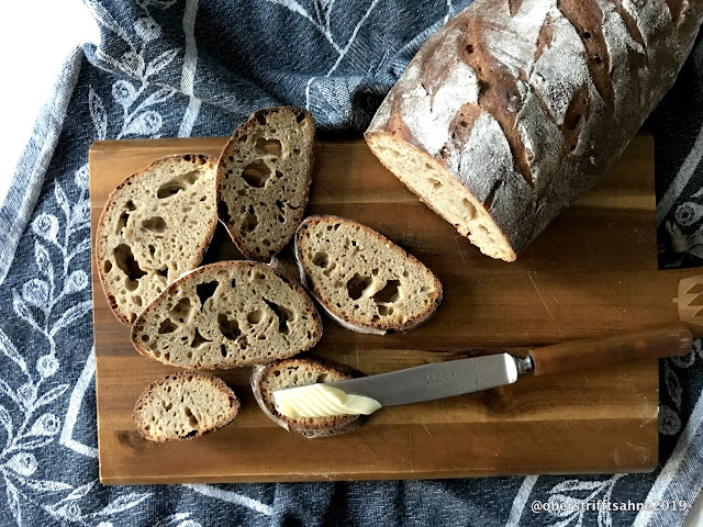 Dunkles Weizenbrot mit Sauerteig