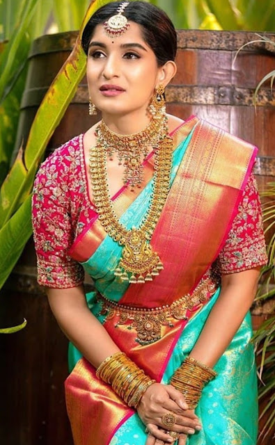 Bride in Antique long Haar Kundan Set