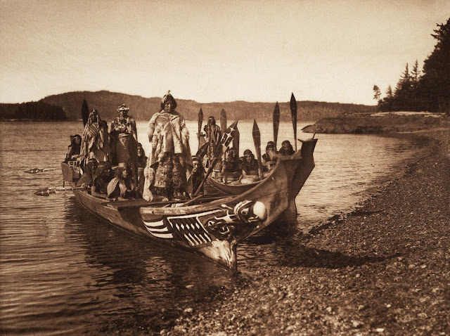 Квакиутль, свадьба  прибывает на каноэ, 1914 г.