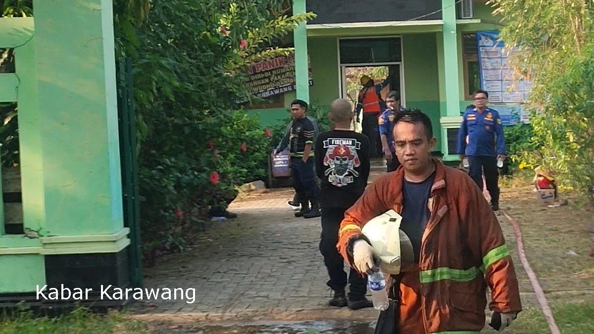 Gedung Sekolah SMPN 8 Karawang Barat Nyaris di Lahap Api