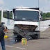 VÍDEO: Motorista perde controle de  caminhão e atinge estacionamento  de shopping em Manaus