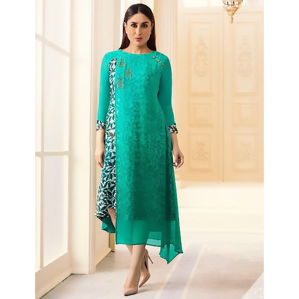 Delhi 6 Store - #Stylish #KareenaKapoor Green Brocade... | Facebook