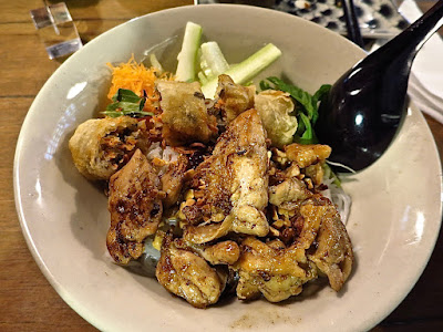 O Banh Mi, bún gà nướng chả giò, grilled chicken bún with fried spring rolls