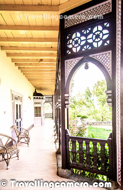 These huge seating areas in Placae balconies are really royal.