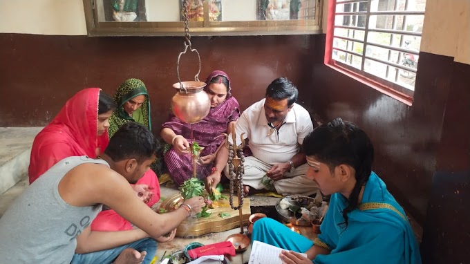 राजस्थान से शिक्षा प्राप्त कर आये पं. गर्व जोशी ने भगवान शिव का विशेष अभिषेक किया।...
