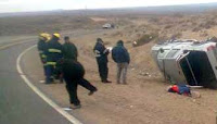 Volcó una camioneta con una familia en la Ruta Nacional 237