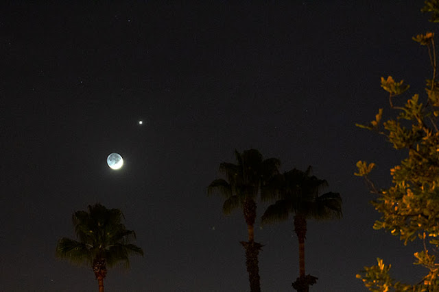 Wide angle view of Moon and Venus Conjunction, DSLR, 55 mm, 1 second (Source: Palmia Observatory)