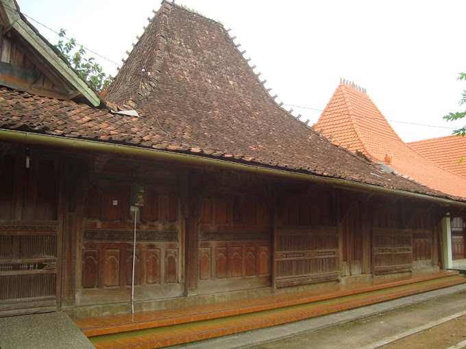 Rumah Adat Kudus/ Traditional House of Kudus