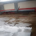 Calha desaba com chuva forte em escola de Samambaia