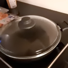 An image of a nice 12-inch skillet with a clear lid