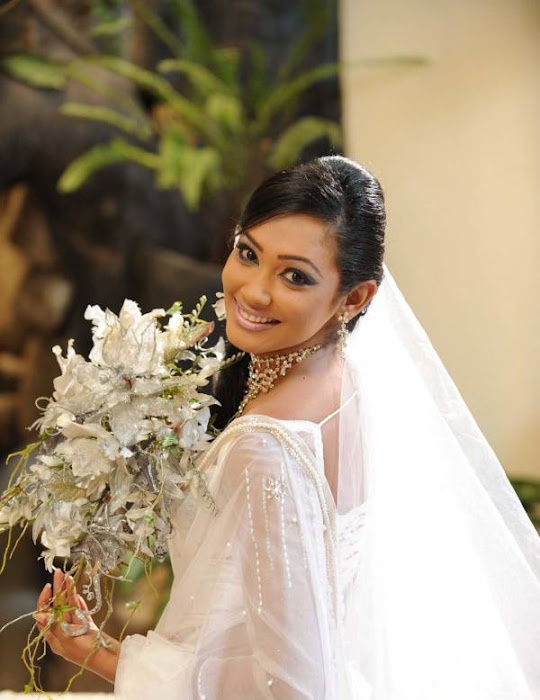 yureni noshika in sri lankan country bridal dress hot photoshoot