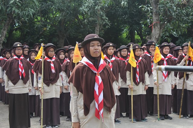 BENTUK BARISAN DENGAN ABA-ABA ISYARAT