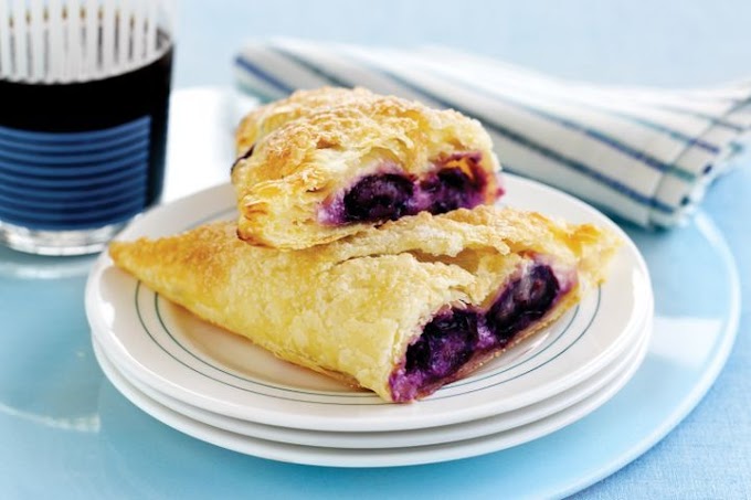Easy Puff Pastry Blueberry Turnovers #desserts #cakerecipe #chocolate #fingerfood #easy