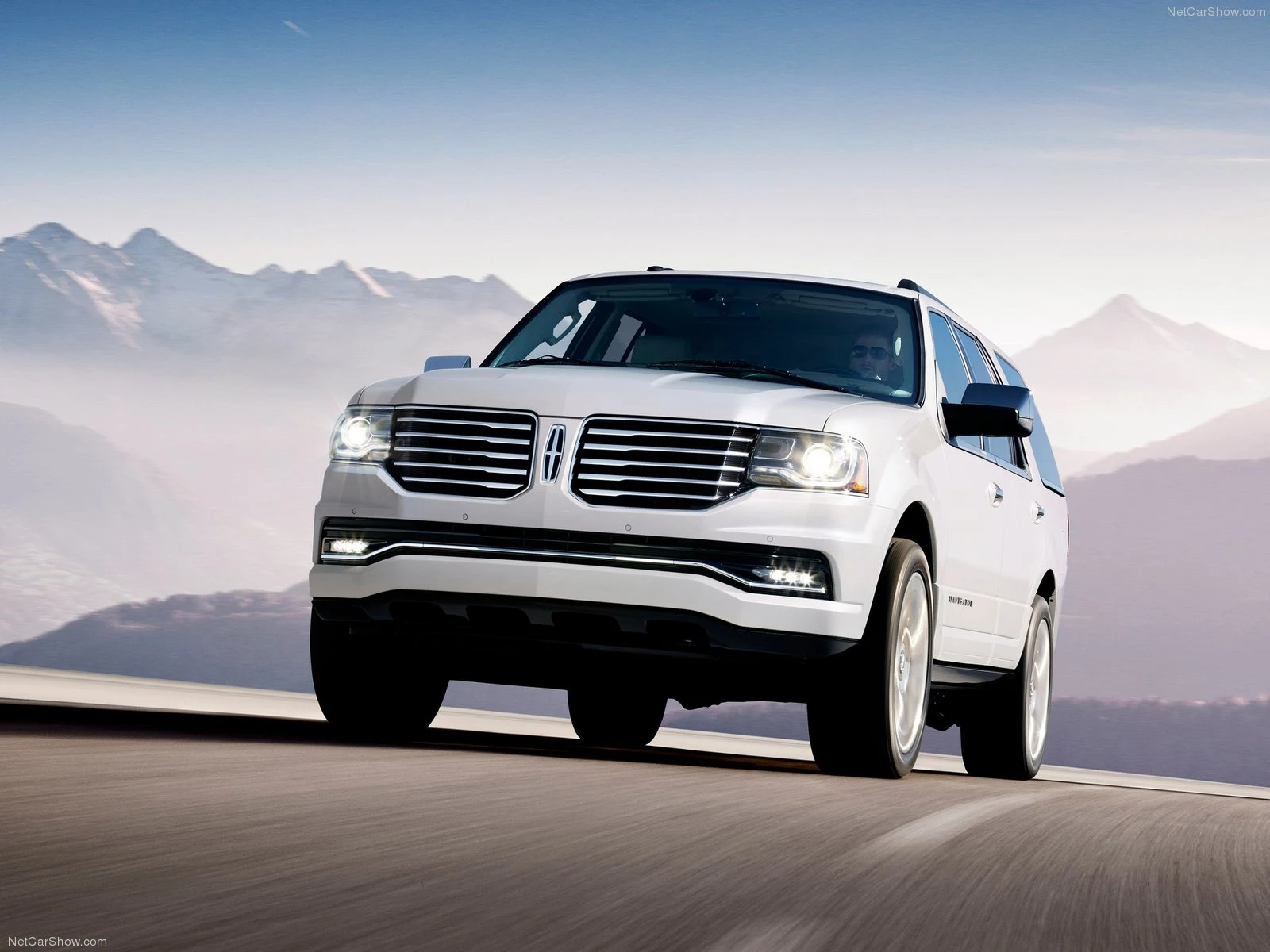 Hình ảnh xe ô tô Lincoln Navigator 2015 & nội ngoại thất