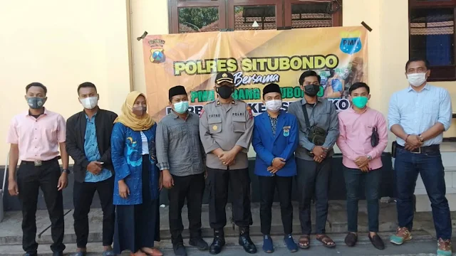 Peduli Masyarakat, PC PMII Situbondo Bersama Polres Bagi - Bagi Sembako