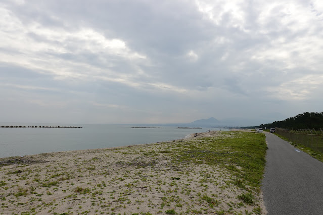 鳥取県米子市河崎　砂浜　孝霊山の眺望