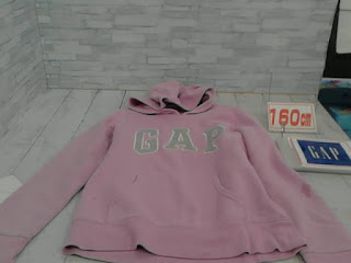 中古品　子供服　１６０㎝　GAP　ラベンダーカラー　プルオーバー　２９８円