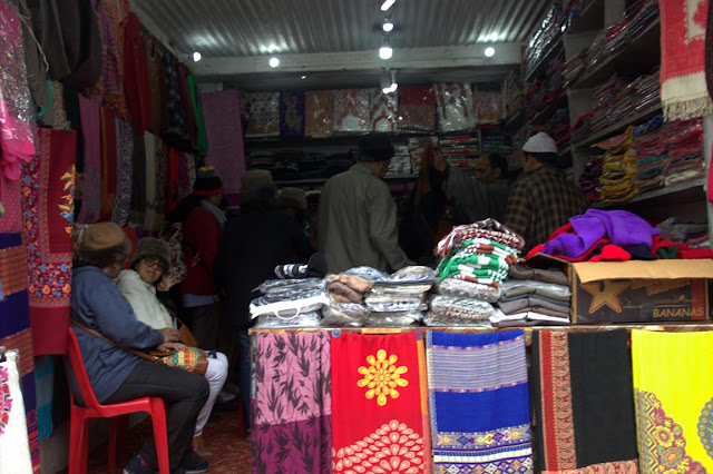 pahalgam shopping stoles kashmir india